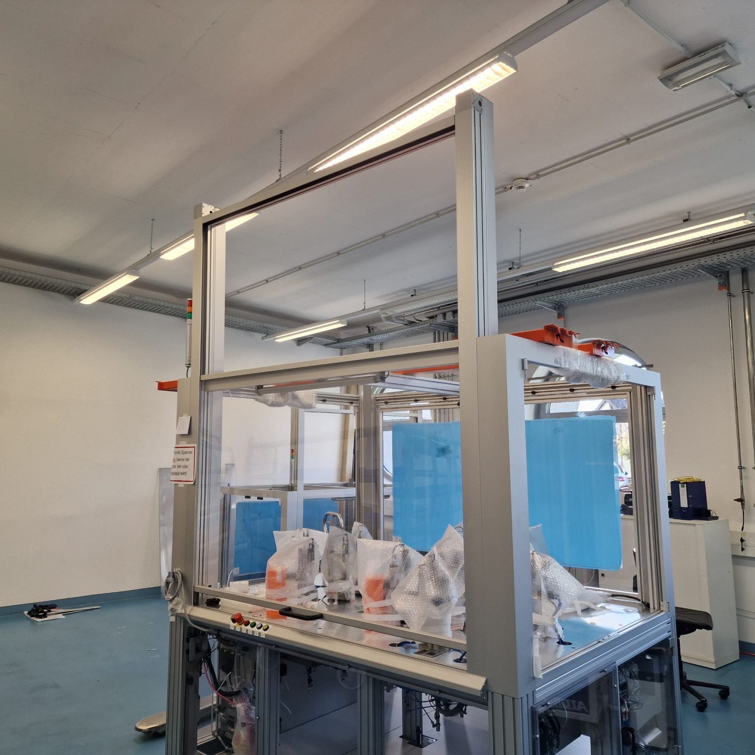 Hightech Maschinenverlagerung von Prüfständen von Baden-Württemberg nach Polen
